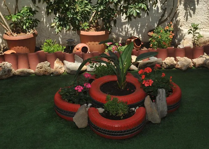 Demi'S Garden Near The Metro Of Athens